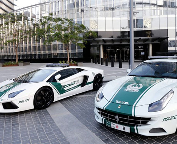 يوم لاينسى مع أسطول سيارات شرطة دبي أفخم اسطول سيارات في العالم بالفيديو