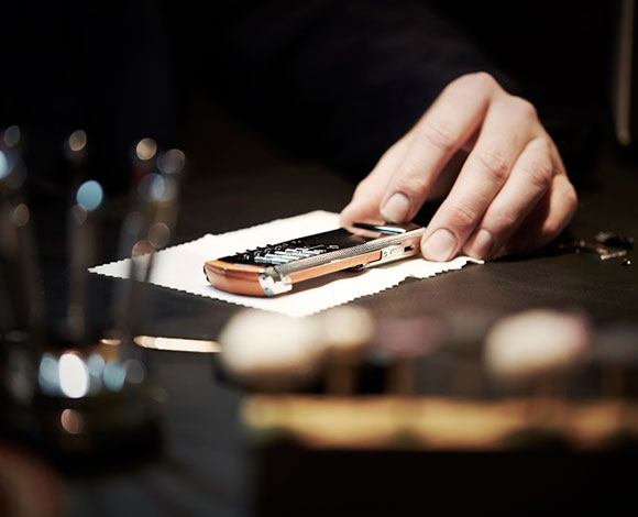 Vertu الفاخرة تطرح خدمة التعديل بحسب الطلب في دولة الإمارات