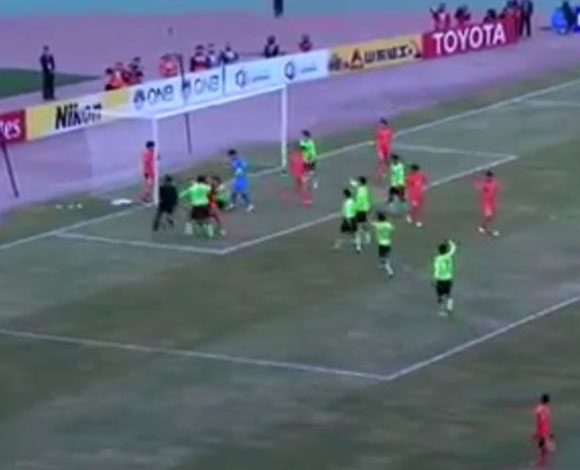 بالفيديو... لاعب صيني حاول تقليد هدف مارادونا فماذا حصل؟