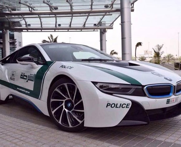 سيارة BMW i8 الفارهة تنضم إلى أسرع أسطول دوريات شرطة في العالم  شاهدها في هذا الفيديو