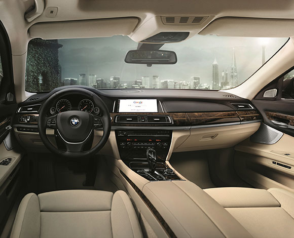 BMW الفئة السابعة تحافظ على ريادتها في فئة السيدان 