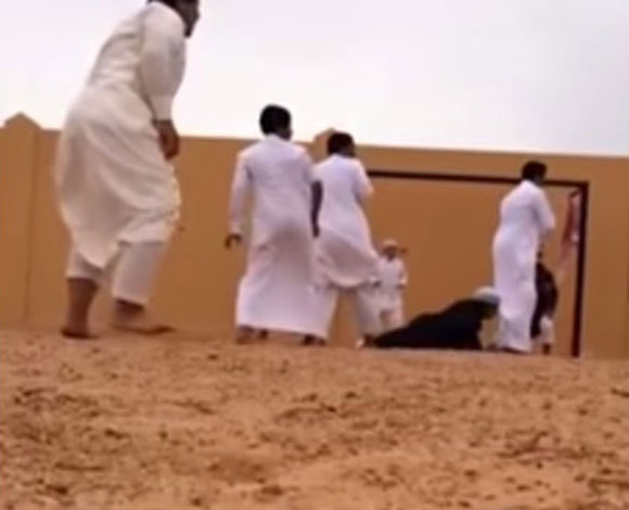 بالفيديو... سعوديون يقلدون ضربة حرة على طريقة المعلق الرياضي عصام شوالي