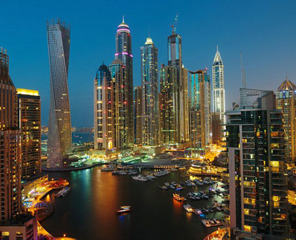 هل تستبدل دبي رجال الشرطة برجال آليين؟