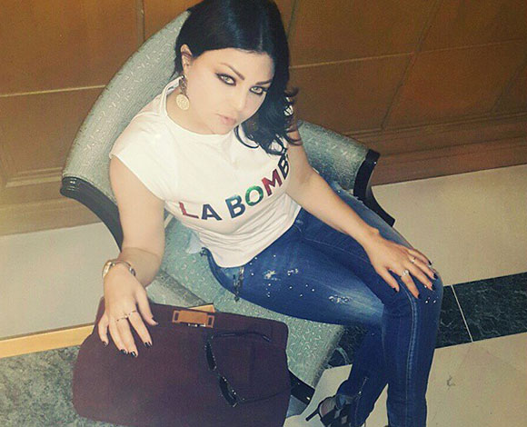 هيفاء وهبي تتجول بسيارة باهظة الثمن في مصر