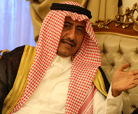 هل هذا هو توأم ناصر القصبي؟ وما قصة الـ"سيلْفي"؟