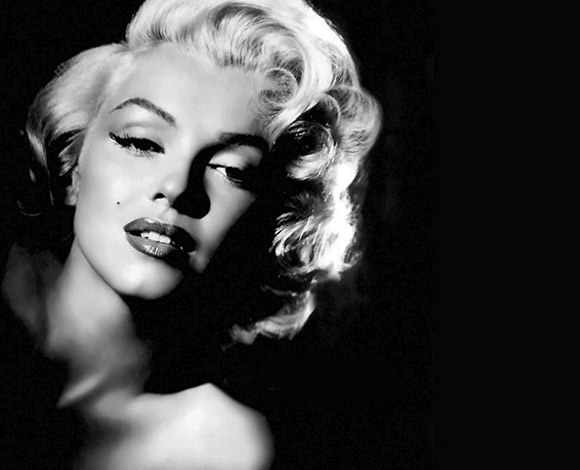 نجوم فارقوا الحياة وما يزالون يكسبون المال