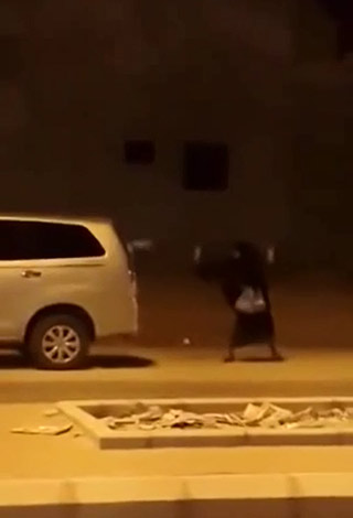 بالفيديو: خادمة تحطّم سيّارة عائليّة سعوديّة!