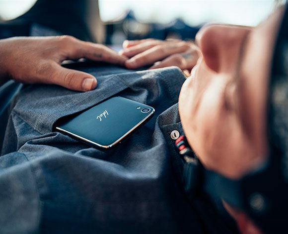 هاتف IDOL 3 الحائز عدة جوائز يقدم تقنية على أحدث مستوى