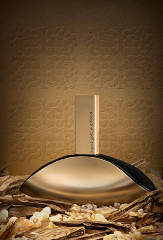 سلّم نفسك لسحر آسر مع عطر Liquid Gold Euphoria