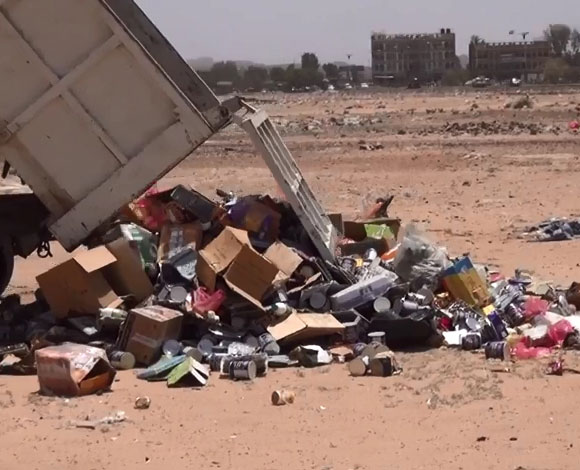 بالفيديو- إتلاف مواد غذائية منتهية الصلاحية