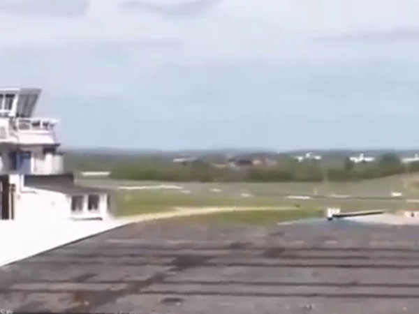 بالفيديو: طيار إماراتي يقوم بعمل بطولي