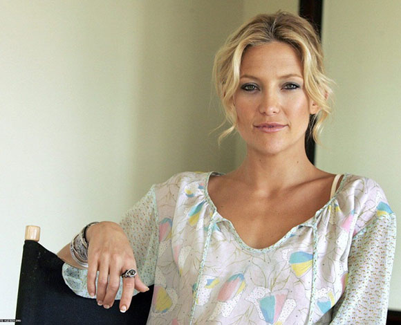 أغنى 10 نجمات يتكفلن وحدهن برعاية أطفالهن