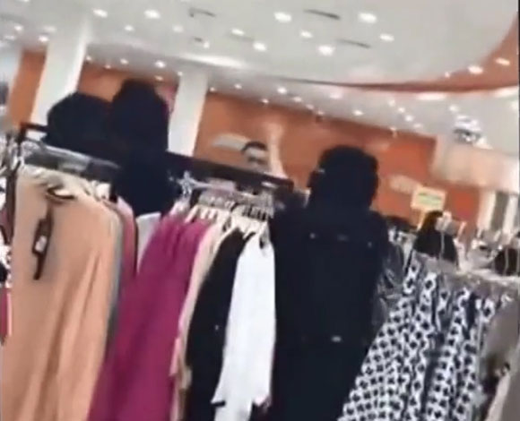 بالفيديو- شجار داخل مركز تجاري في السعودية
