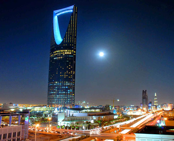 بالفيديو – هذا ما فعله سعودي من أعلى "برج المملكة"!