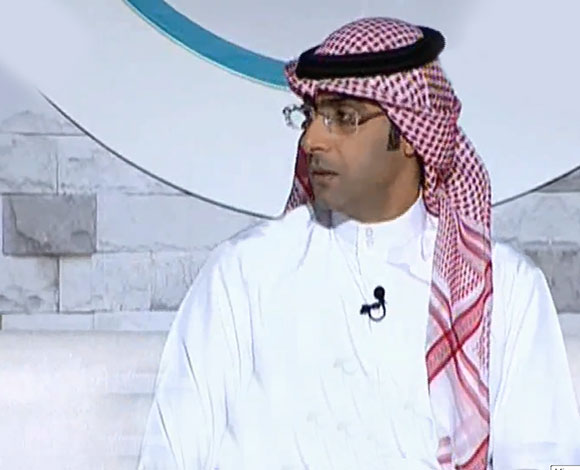 بالفيديو- إعلامي كويتي يتعرّض لموقف محرج على الهواء