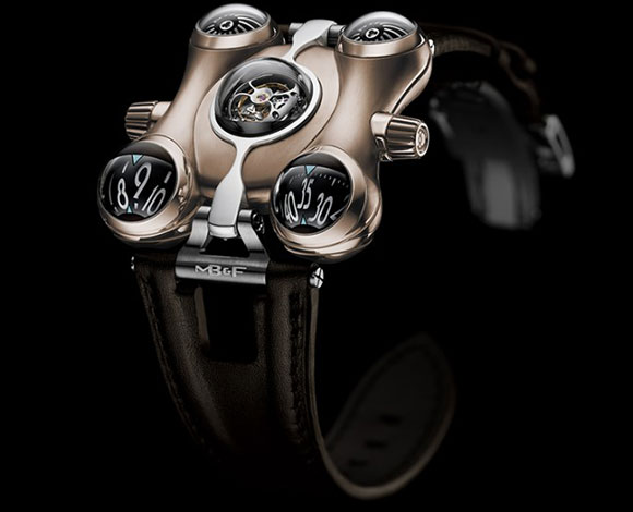 MB&F تطور ساعة HM6 RT الجديدة بعلبة من الذهب الأحمر