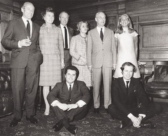 تعرف على العائلة التي متلك أكثر من نصف الكرة الارضية!