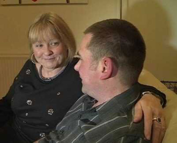 عرض صديقته للبيع على "إي باي" ... والمفاجأة إقبال عليها