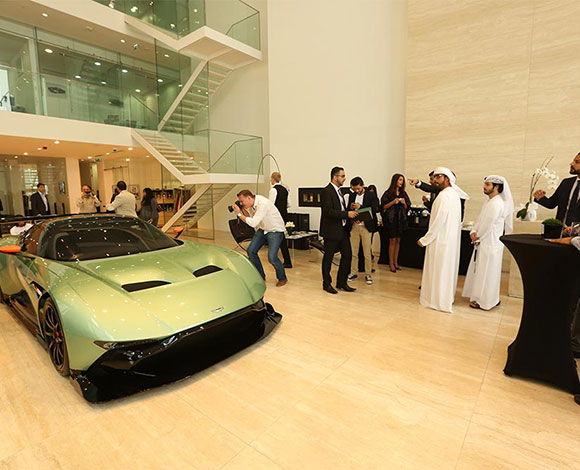 بالفيديو- سيارة بـ 8.5 مليون درهم في دبي!