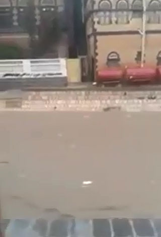 بالفيديو: سعودي ينقذ طفلاً من الموت المحتم