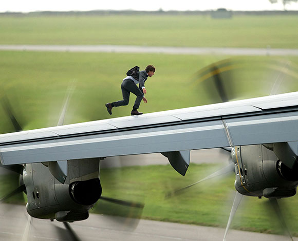 بالفيديو: هذا ما حدث مع "توم كروز" خلال تصوير Mission Impossible - المهمة المستحيلة