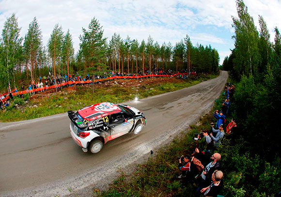 رالي "فوق الطبيعة" وفريق سيتروين توتال أبوظبي العالمي ثالثاً