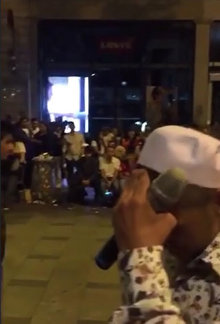 بالفيديو- هذا ما فعله شاب مسلم في حفل في فرنسا