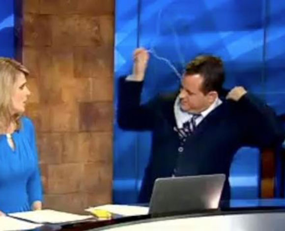 بالفيديو- موقف محرج على الهواء