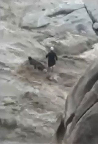 بالفيديو- غرق 3 سعوديين في وادي عتود