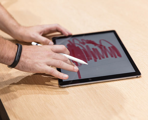 بالفيديو والصور- اليك ما لم تعرفه عن قلم  ابل الجديد Apple Pencil