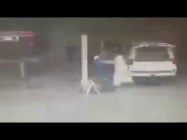 بالفيديو- قطري يعتدي على عامل محطّة وقود