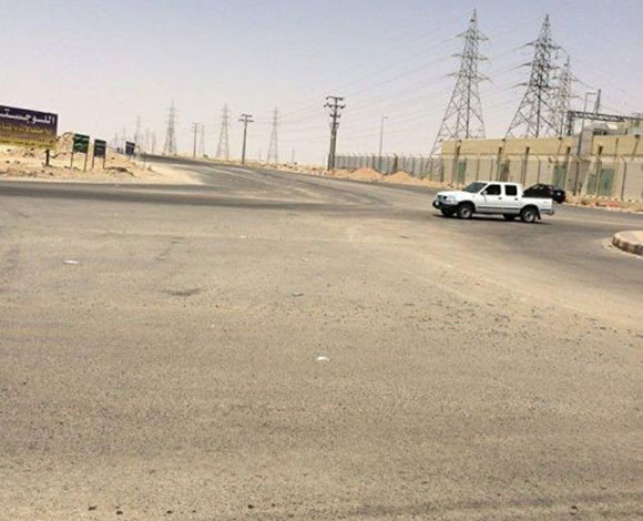 بالفيديو- سعودي يعتدي على قائد مركبة في إشارة مرور عامة