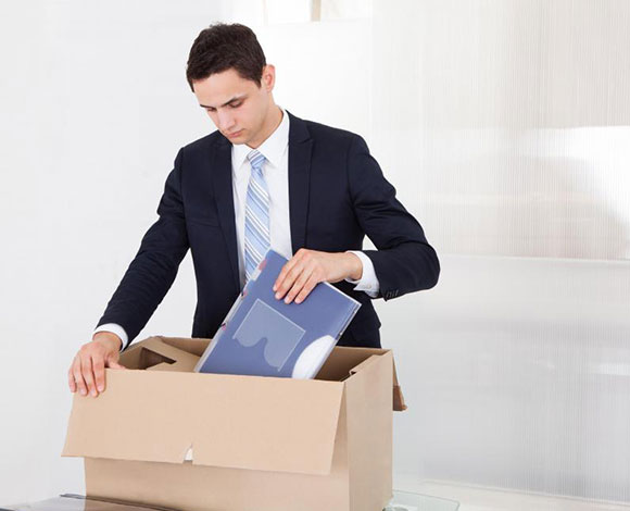 أيها الموظف ... اليك 6 علامات تشير إلى ضرورة ترك عملك الحالي