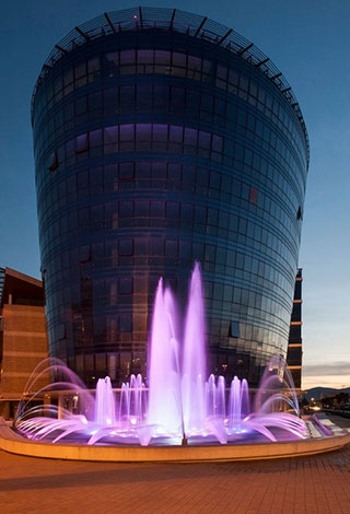 مستثمرو أبوظبي يفتتحون "كابيتال بلازا" أكبر مشروع عقاري متعدد الاستخدامات