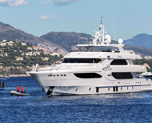 اليخت "ماجستي 135" يلفت الأنظار في "موناكو لليخوت"