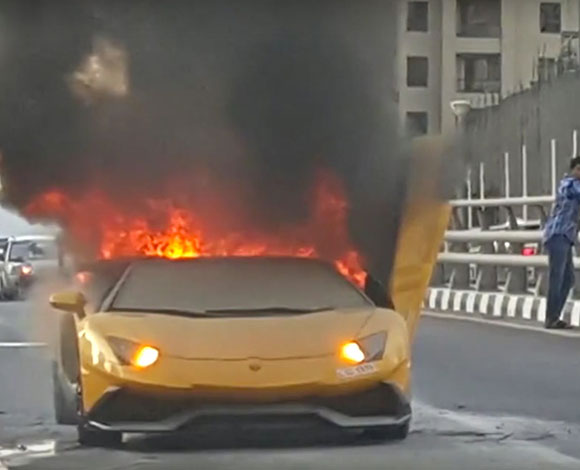 ما لم تعرفه عن حريق سيارة اللامبورجيني الشهيرة ... فيديو سيفاجئك