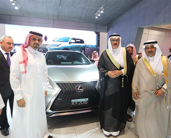 لكزس تعرض LX  و RX 2016 في معرض السيارات الفاخرة في الرياض