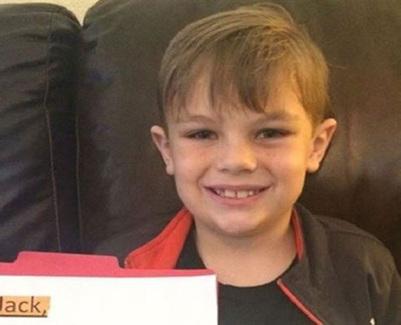 طفل أمريكي يتبرع بكل مدخراته لبناء مسجد... فكيف كان الرد؟