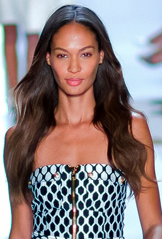 حسناوات أبهرن العالم بعملهن كعارضات لدى فيكتوريا سيكريت