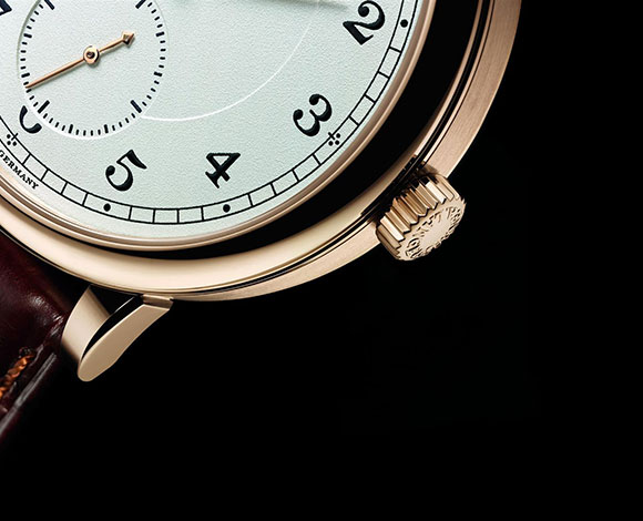 ساعة “200th Anniversary F. A. Lange” 8151 من الذهب العسلي اللون