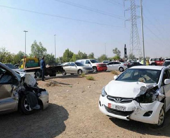 بالفيديو.. تصادم 96 سيارة بالإمارات ... إصابات بشرية طفيفة ومادية كبيرة
