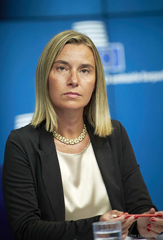 بالفيديو رد فعل مؤثر من مسؤولة أوربية بعد تفجيرات بروكسل