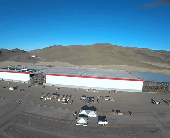تعرف بالصور إلى مصنع Gigafactory العملاق التابع لشركة تيسلا