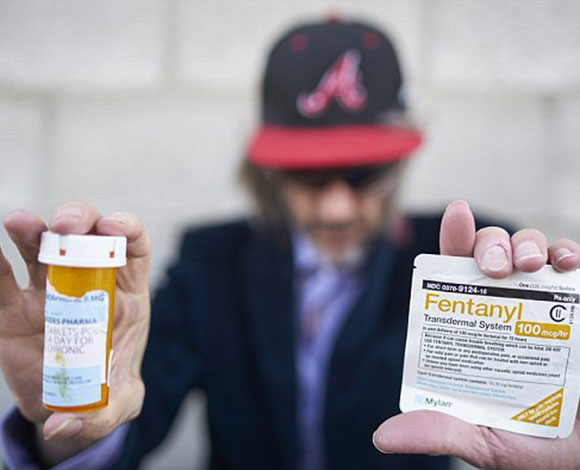 تاجر مخدرات يكشف حقيقة ولع المغني الراحل برنس بالأفيون