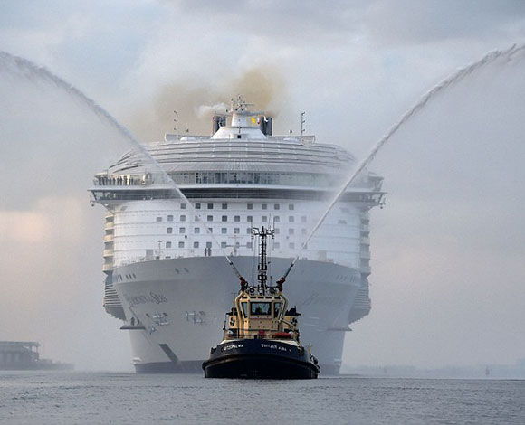 لمحة خاطفة عن سفينة Harmony of the Seas: Daily Mail Online أكبر سفينة في العالم
