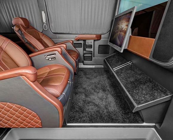 سيارة Mercedes Sprinter بفخامة يخت