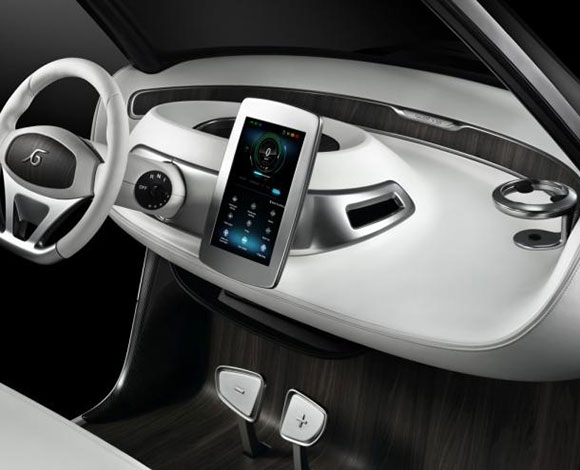 عربة جولف مميزة من شركة Mercedes
