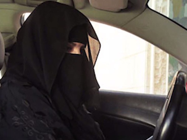 استخراج 1470 سيدة سعودية لرخصة قيادة من الأردن
