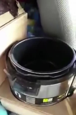 بالفيديو: مواطن يحول سيارته إلى مطبخ متنقل!