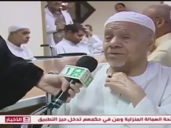 شاهد مسن كفيف .. يوجّه رسالة مفعمة بالحب لابنته من دار المسنين